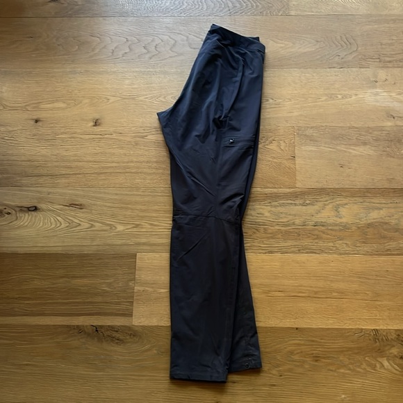 Arc’teryx GAMMA PANT WOMEN'S in Black Saphire. Size 4R - Picture 3 of 8